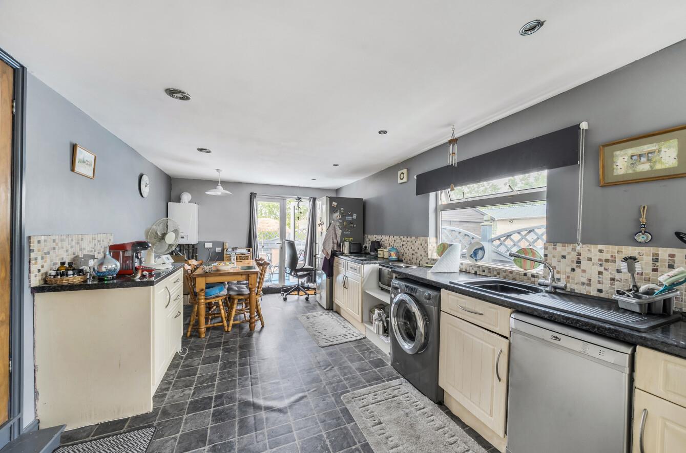 Oakland Park, Fforestfach, Swansea, SA5 4BX